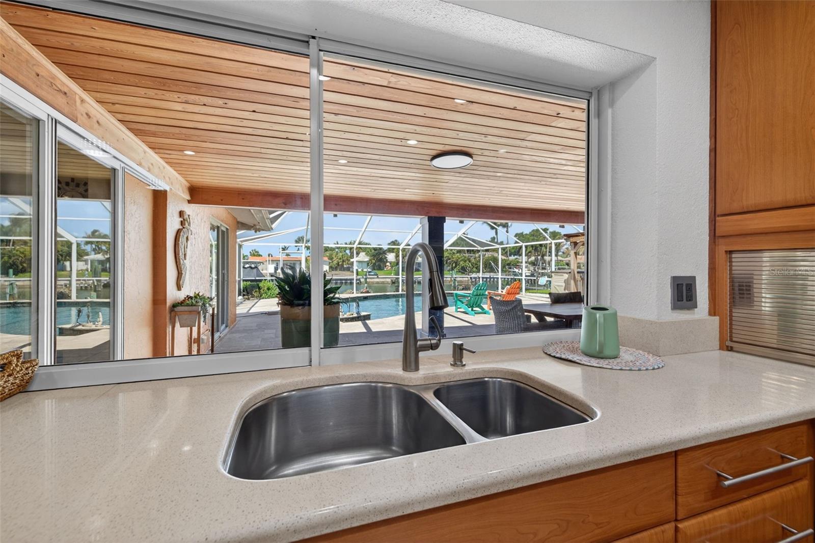 Listing photo id 15 for 4461 38th Way S