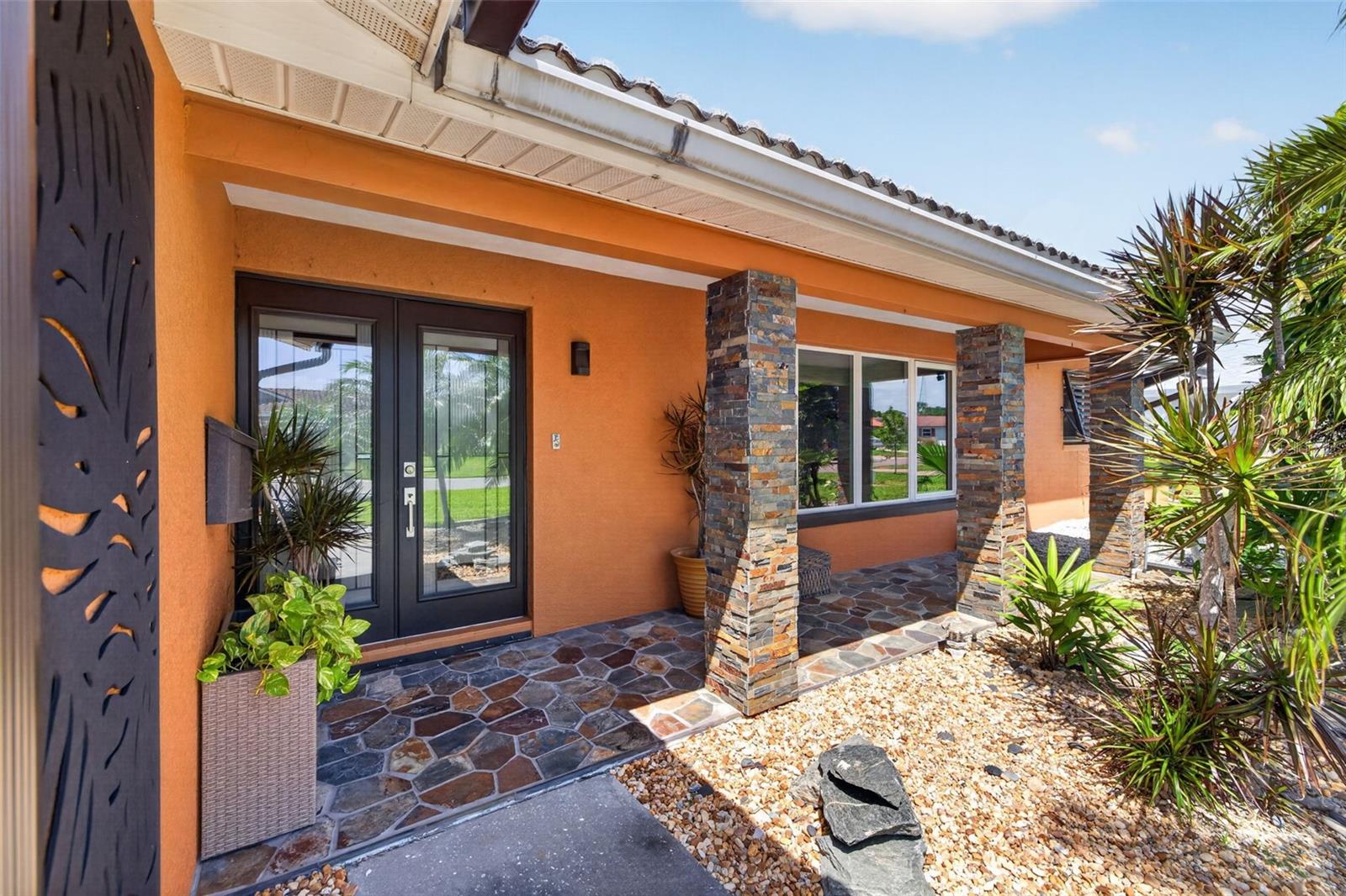 Listing photo id 2 for 4461 38th Way S