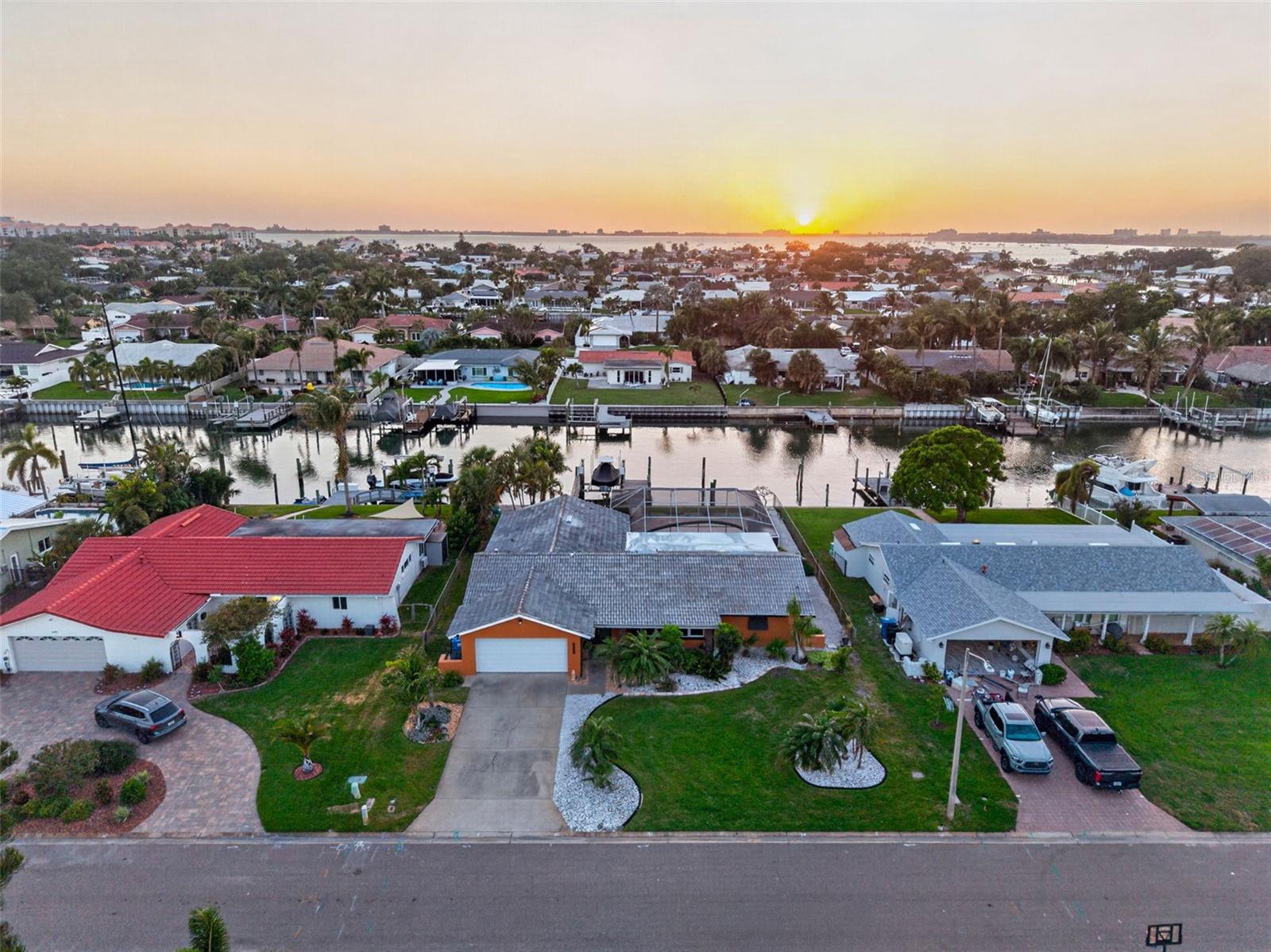 Listing photo id 53 for 4461 38th Way S