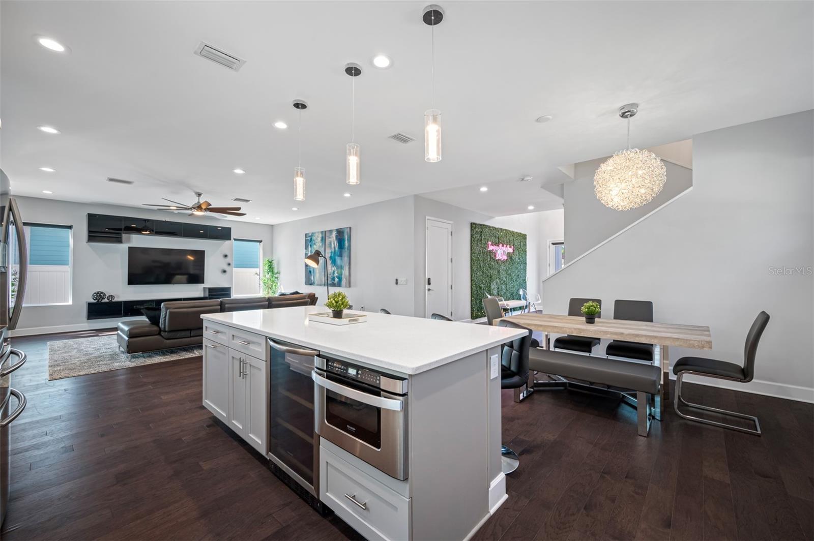 Image 11 of 79 For 902 Plymouth Street