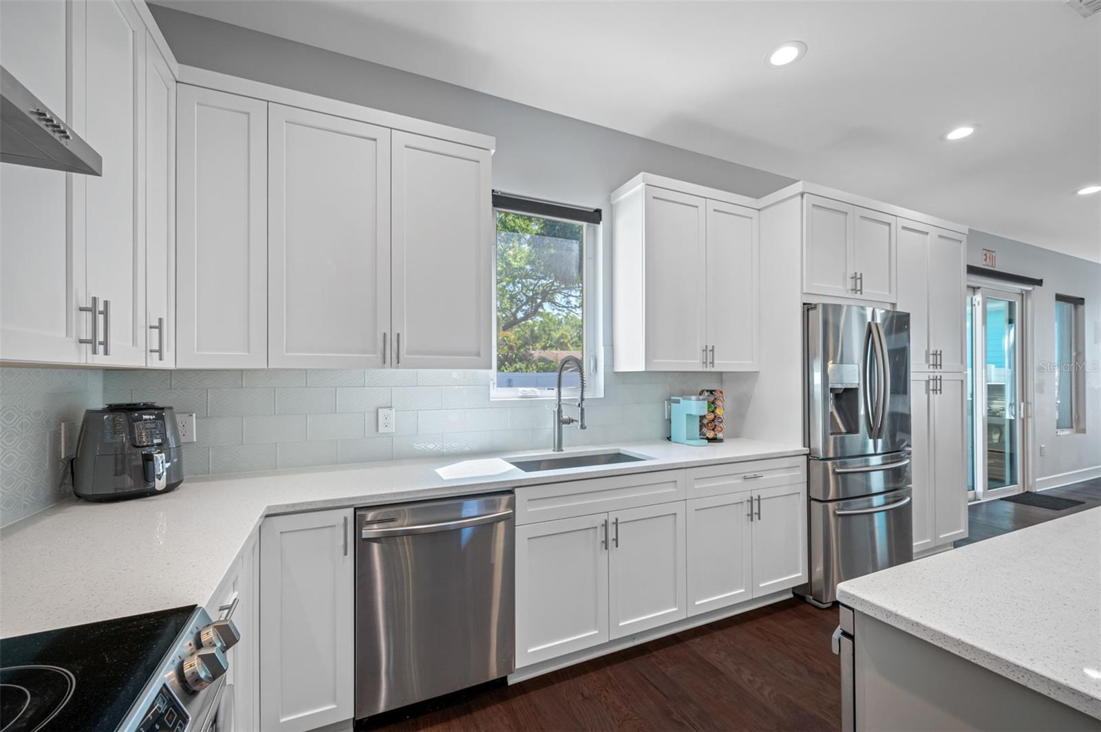 Image 12 of 79 For 902 Plymouth Street