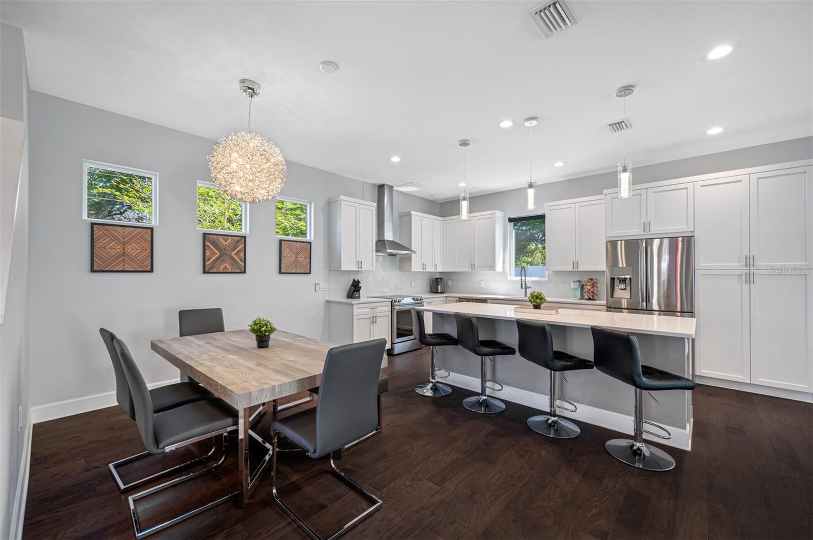 Image 14 of 79 For 902 Plymouth Street