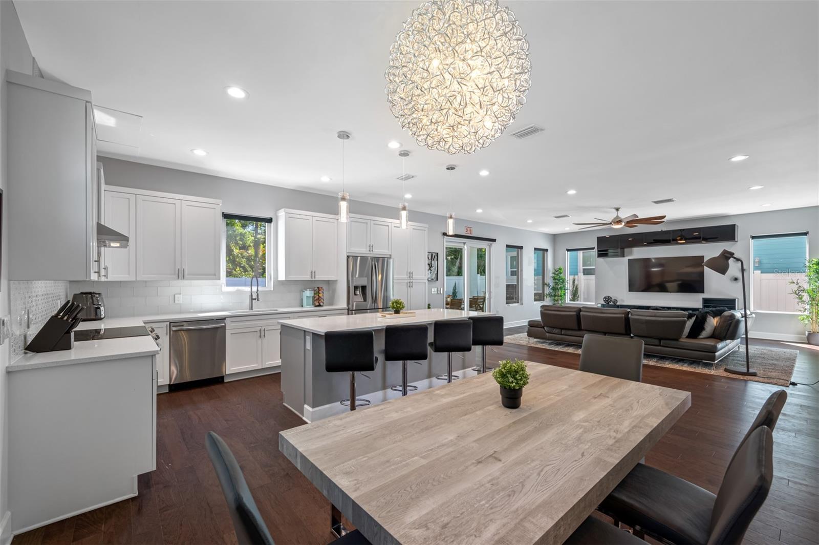 Image 16 of 79 For 902 Plymouth Street