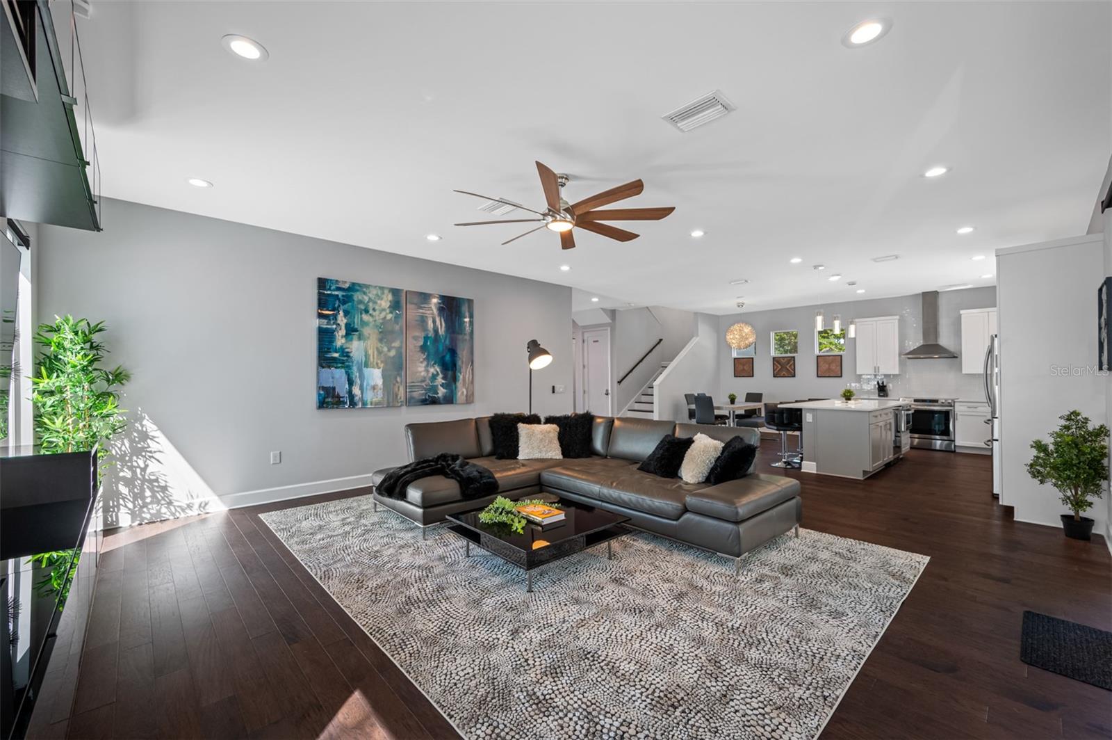 Image 17 of 79 For 902 Plymouth Street