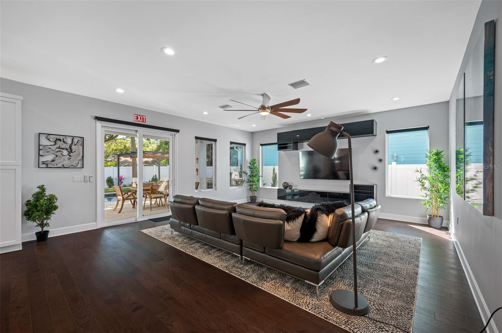 Image 20 of 79 For 902 Plymouth Street