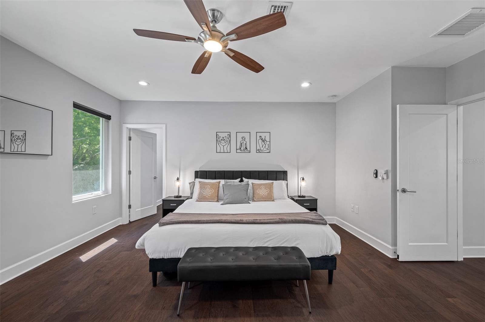 Image 28 of 79 For 902 Plymouth Street