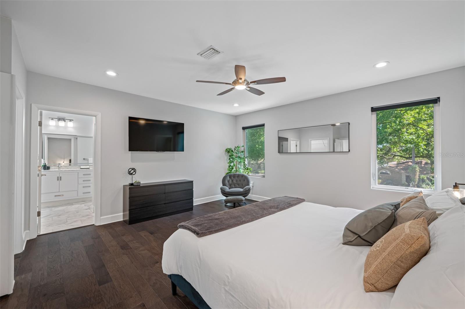 Image 31 of 79 For 902 Plymouth Street