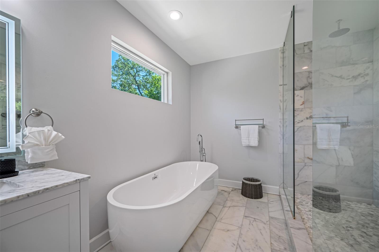 Image 33 of 79 For 902 Plymouth Street