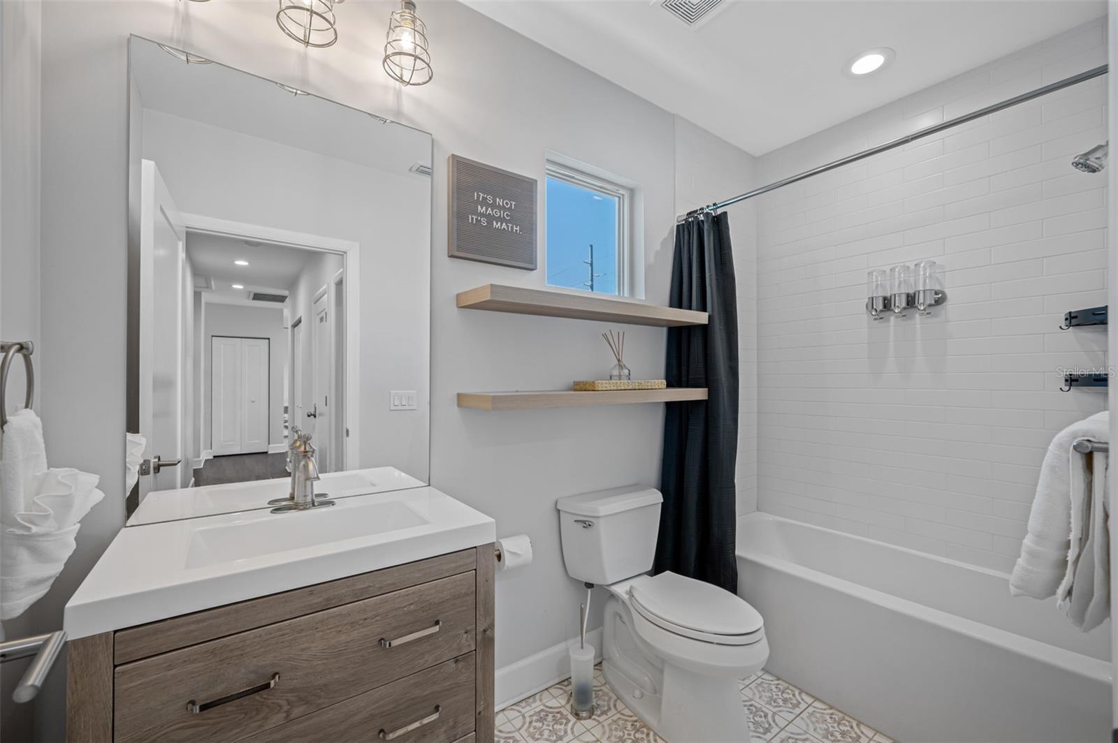 Image 41 of 79 For 902 Plymouth Street