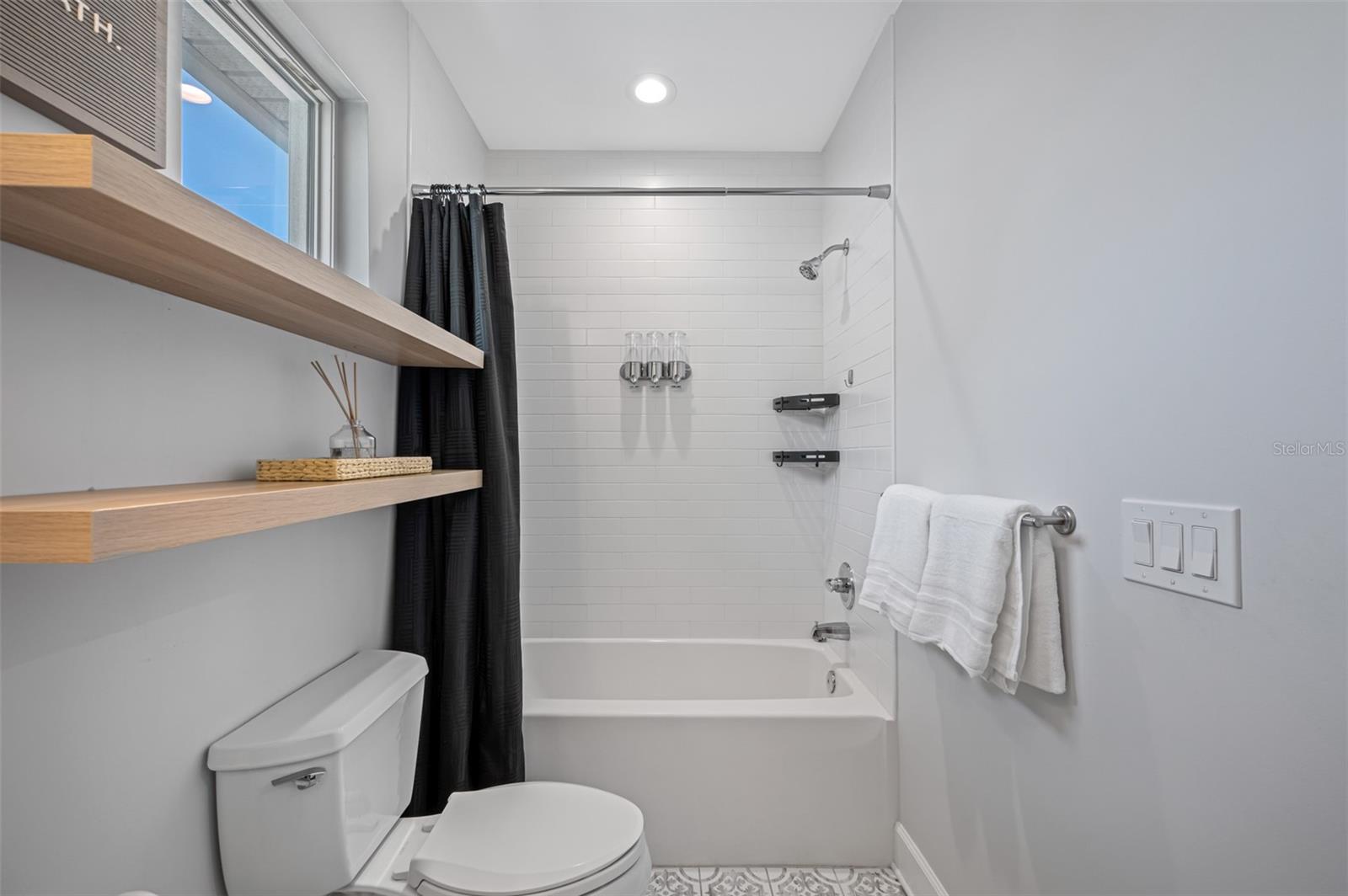 Image 42 of 79 For 902 Plymouth Street