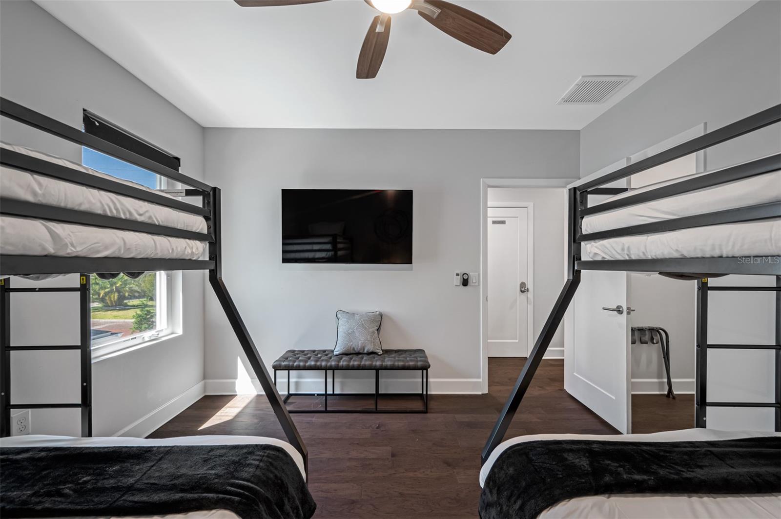 Image 45 of 79 For 902 Plymouth Street