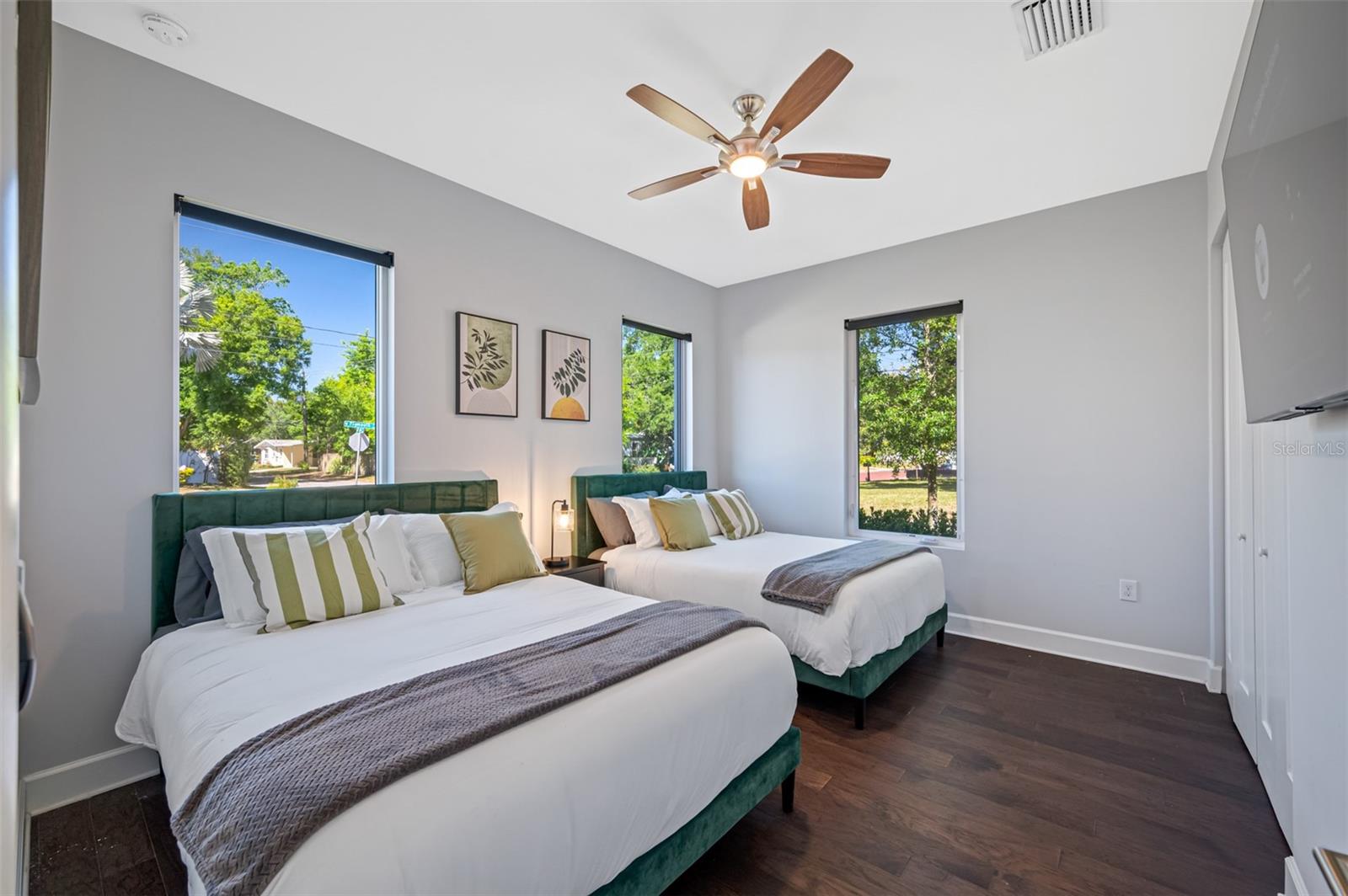 Image 48 of 79 For 902 Plymouth Street