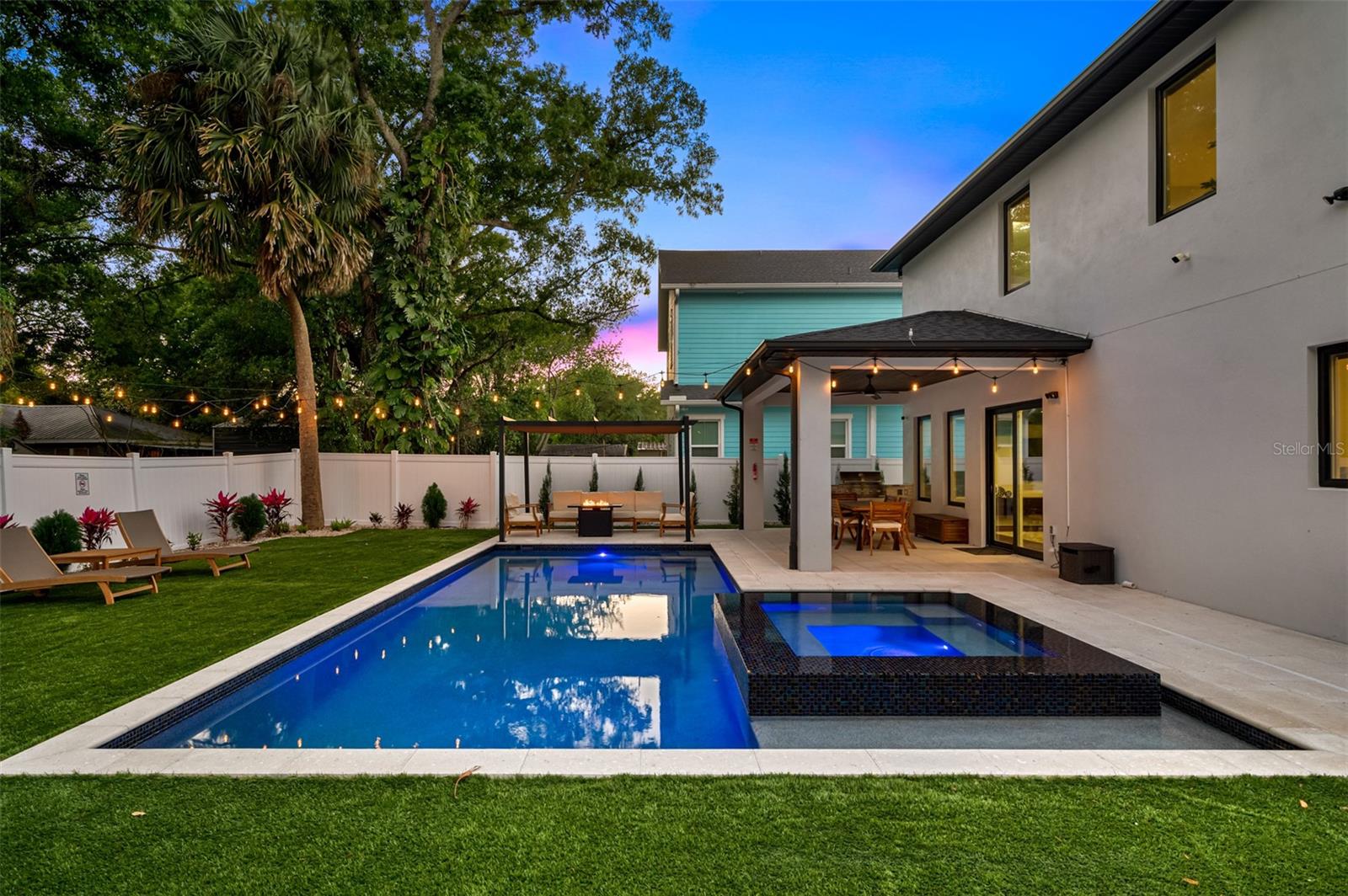 Image 5 of 79 For 902 Plymouth Street