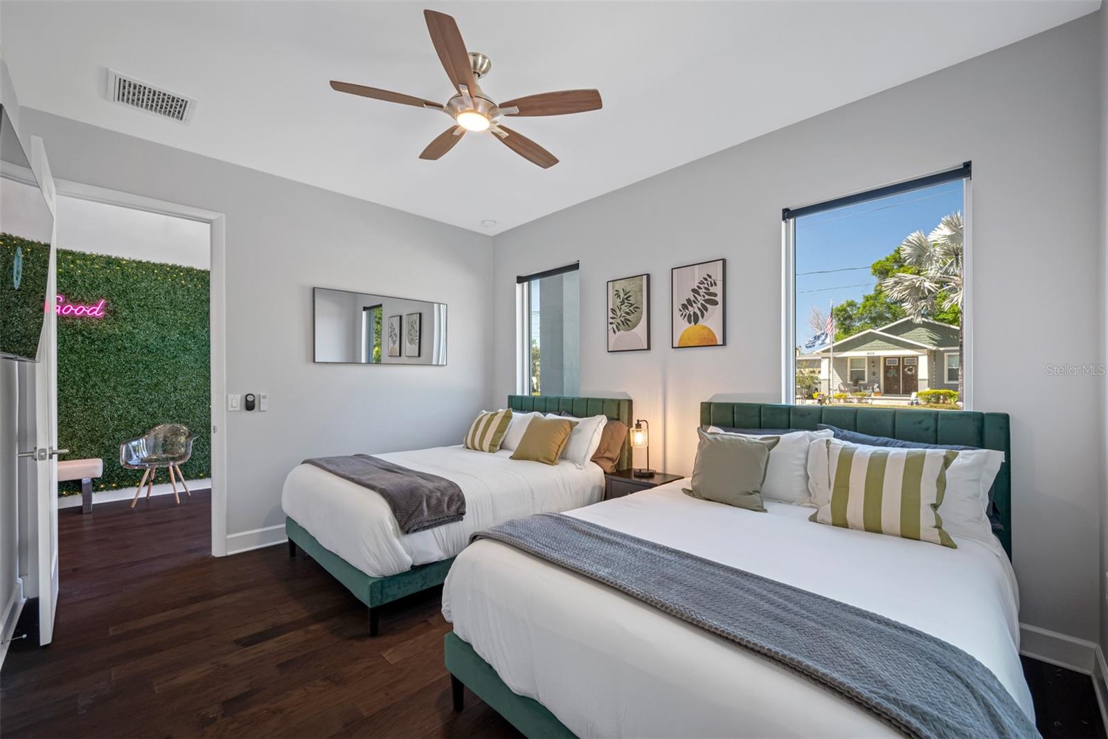 Image 50 of 79 For 902 Plymouth Street