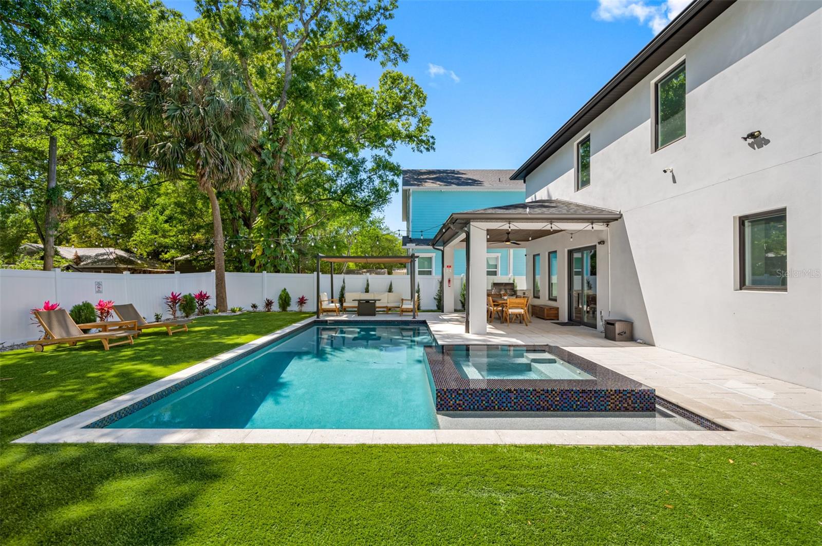 Image 67 of 79 For 902 Plymouth Street