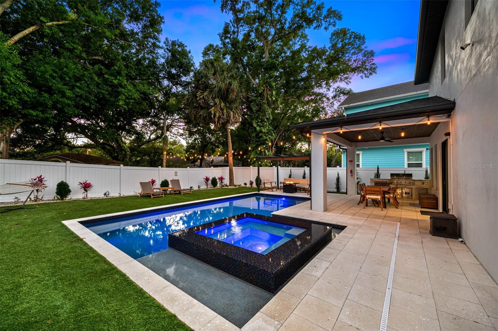 Image 7 of 79 For 902 Plymouth Street