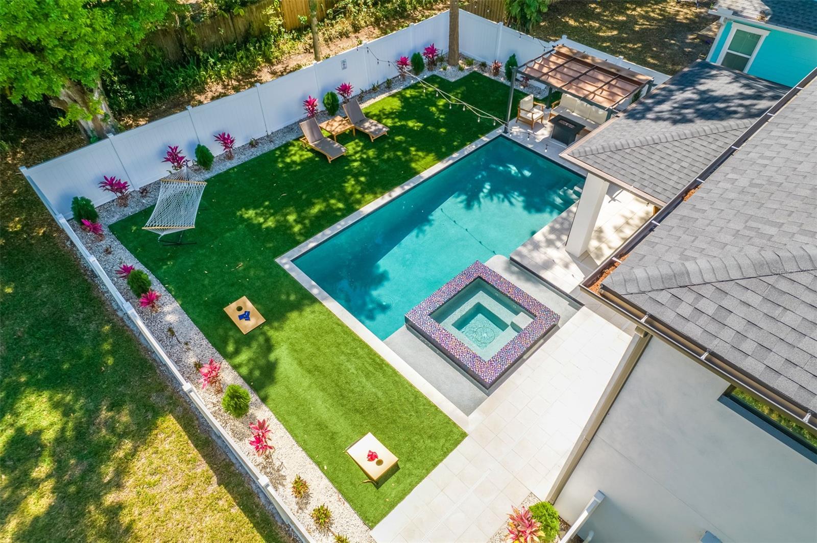 Image 8 of 79 For 902 Plymouth Street