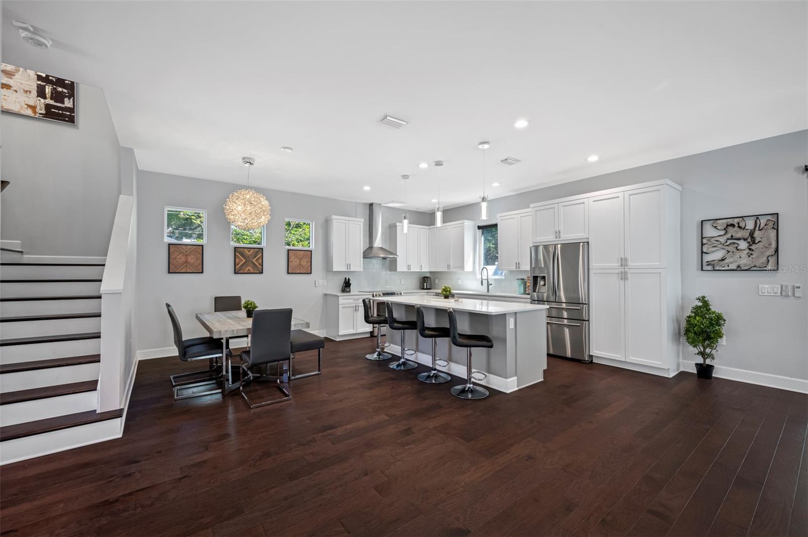 Image 9 of 79 For 902 Plymouth Street