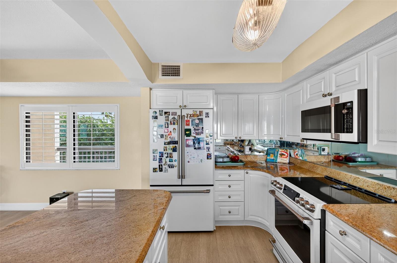 Image 10 of 81 For 3200 Gulf Boulevard 203