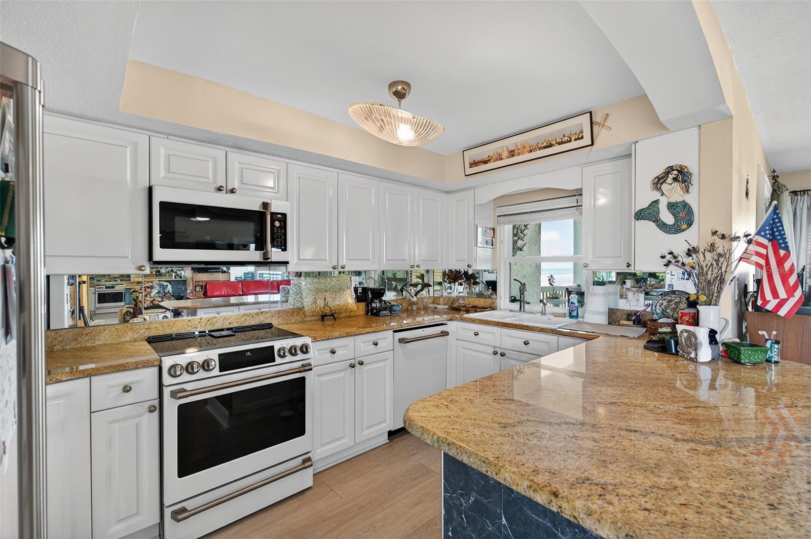 Image 11 of 81 For 3200 Gulf Boulevard 203