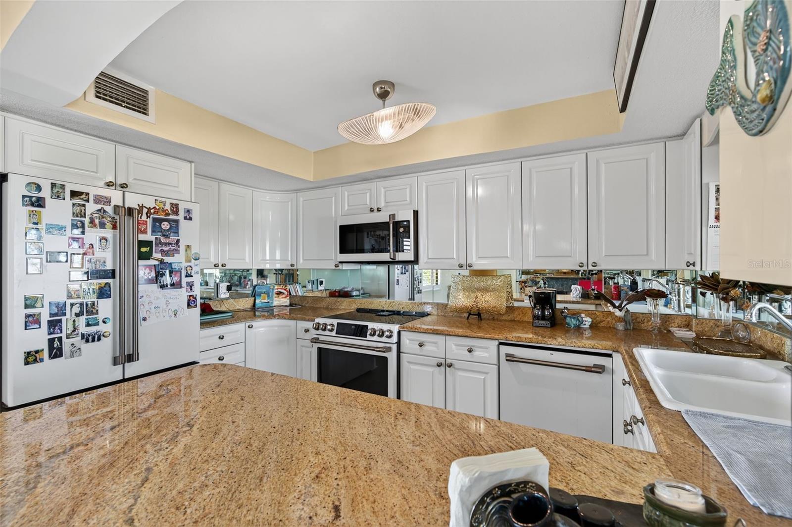 Image 14 of 81 For 3200 Gulf Boulevard 203