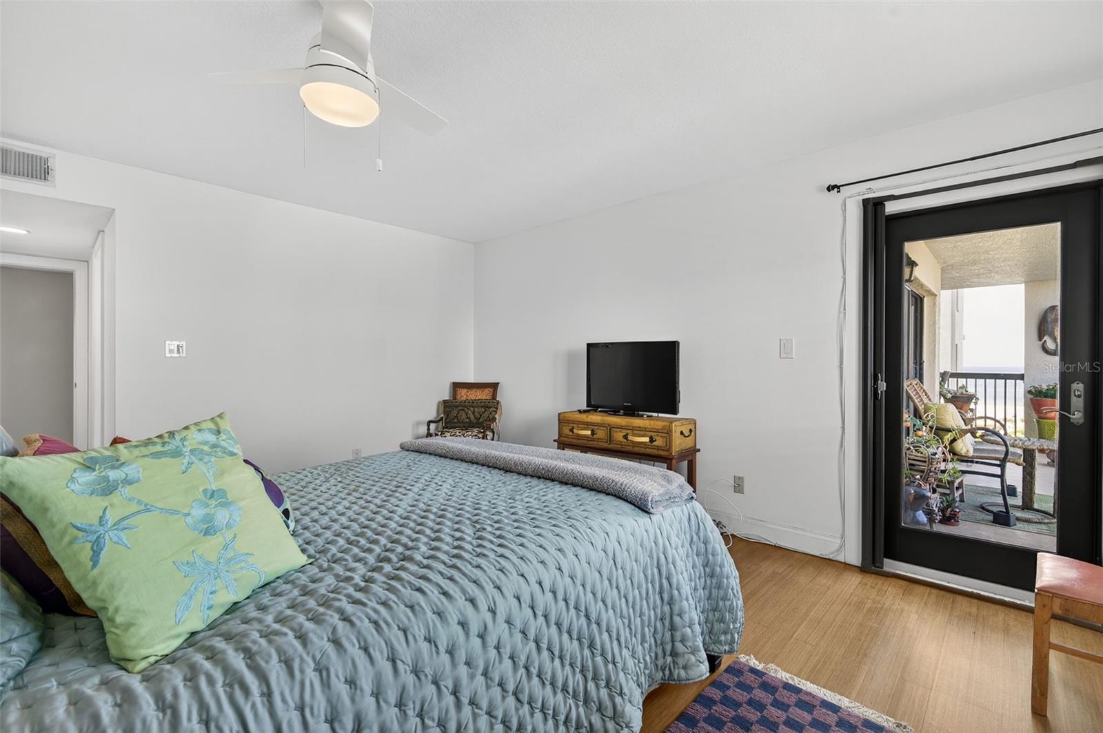 Image 27 of 81 For 3200 Gulf Boulevard 203