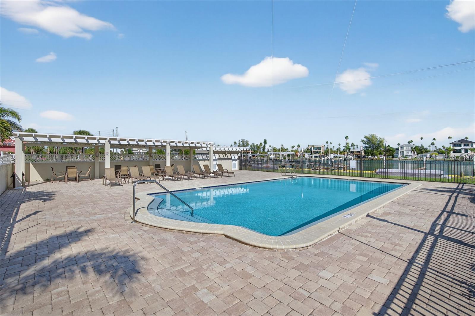 Image 41 of 81 For 3200 Gulf Boulevard 203