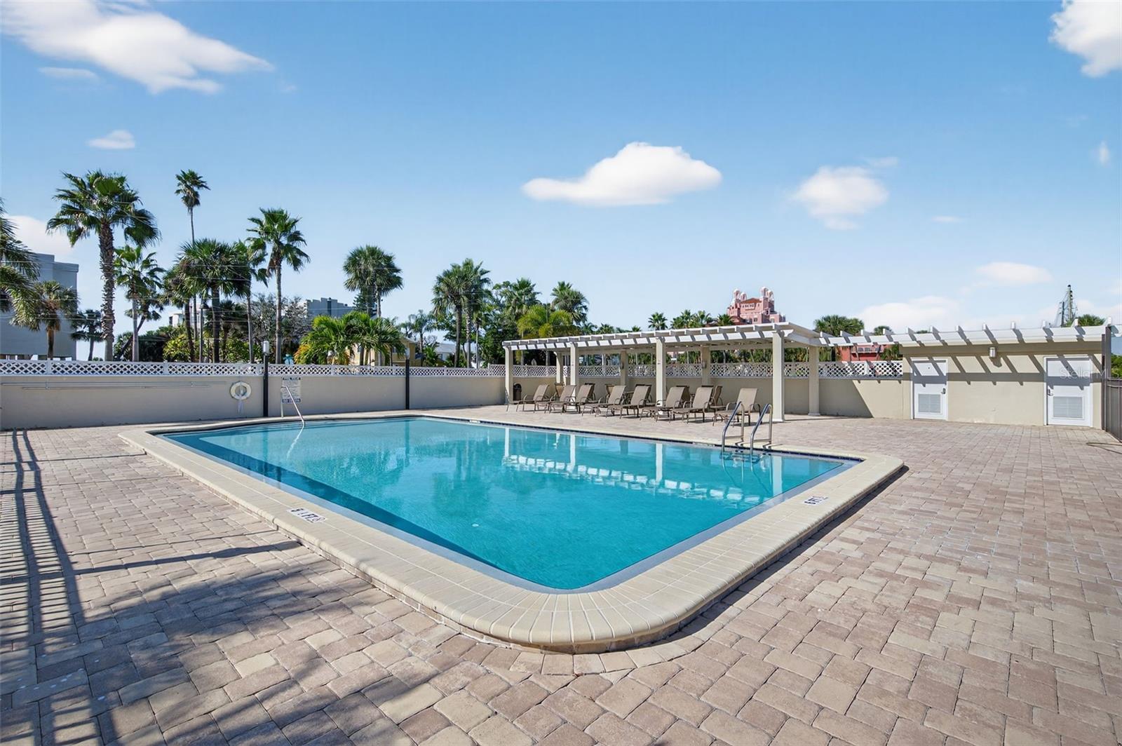 Image 45 of 81 For 3200 Gulf Boulevard 203