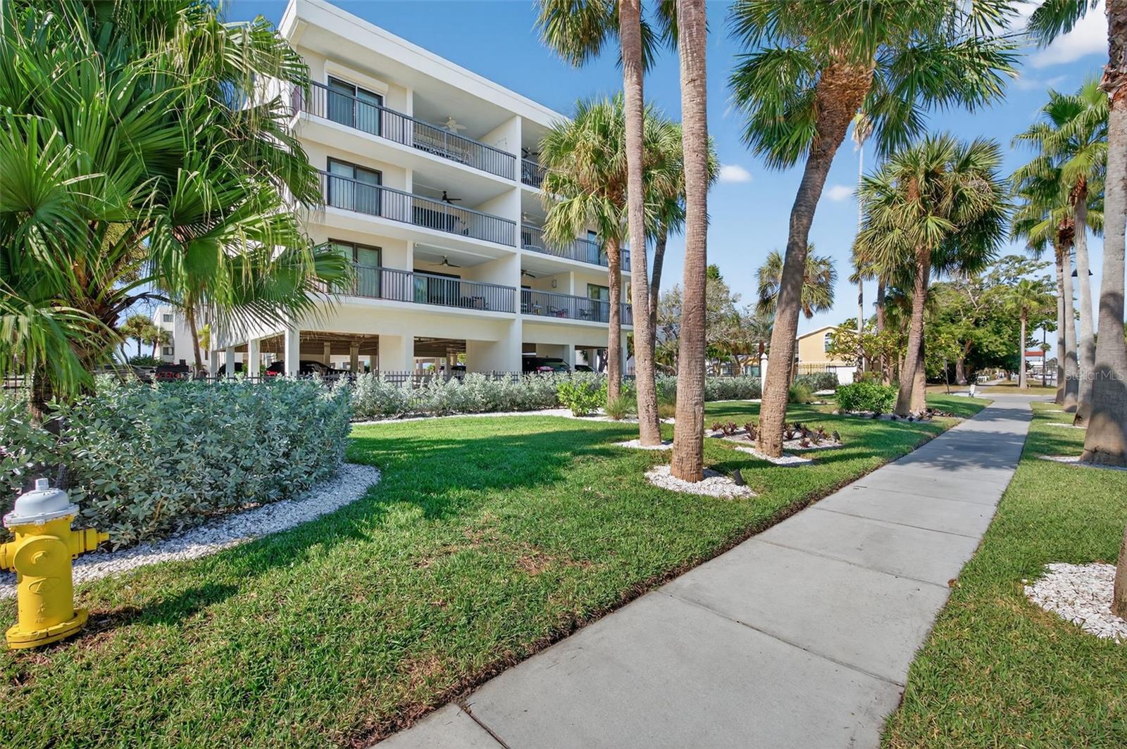 Image 49 of 81 For 3200 Gulf Boulevard 203