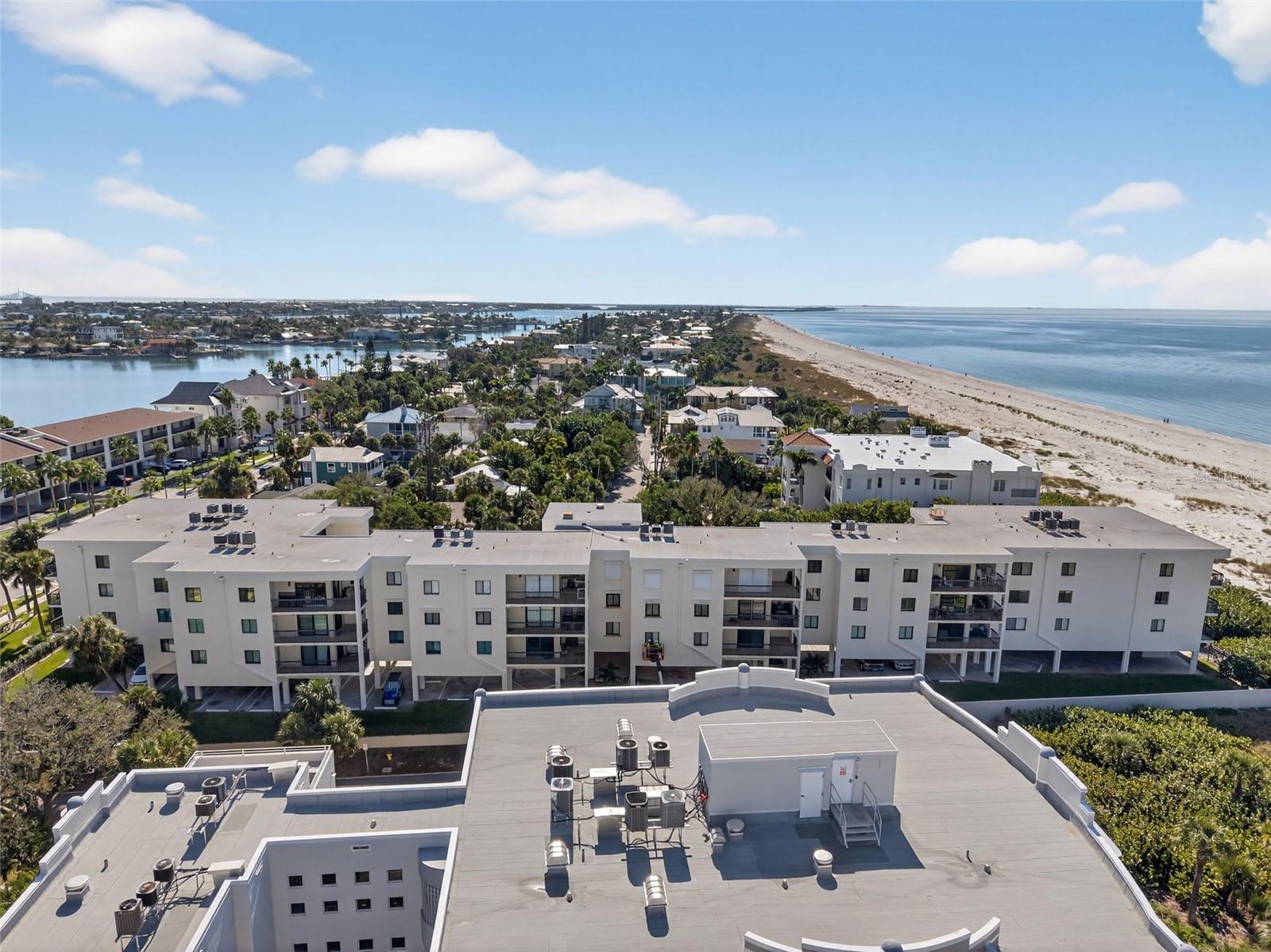 Image 57 of 81 For 3200 Gulf Boulevard 203