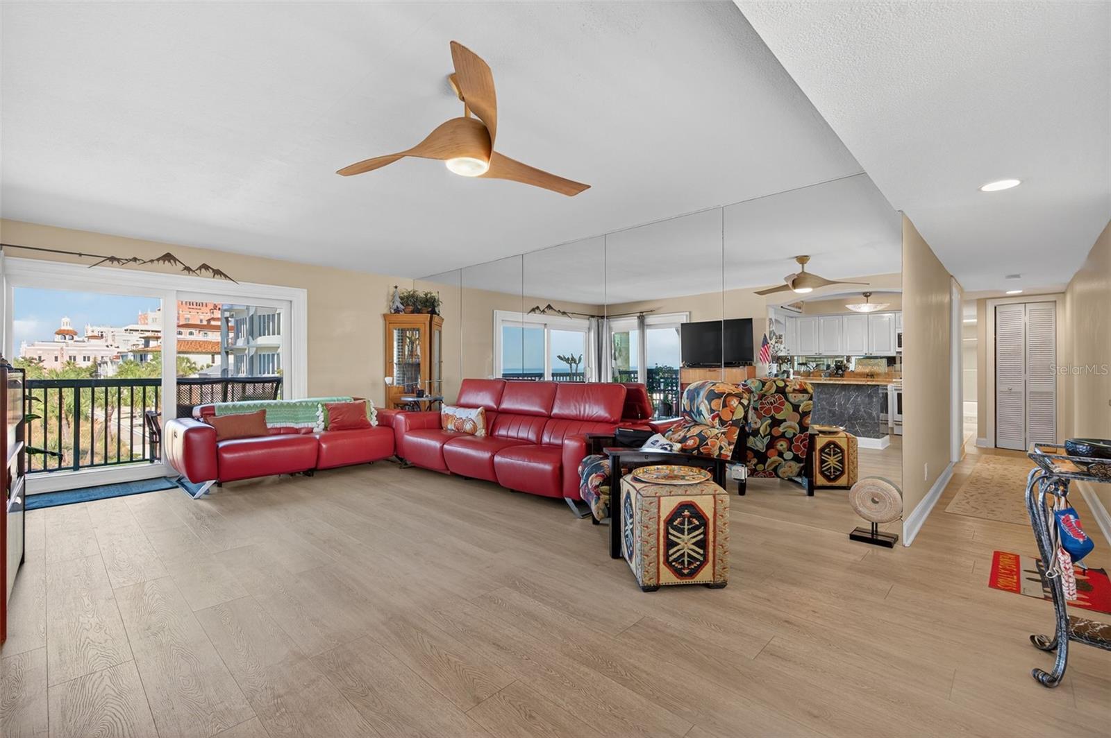 Image 7 of 81 For 3200 Gulf Boulevard 203