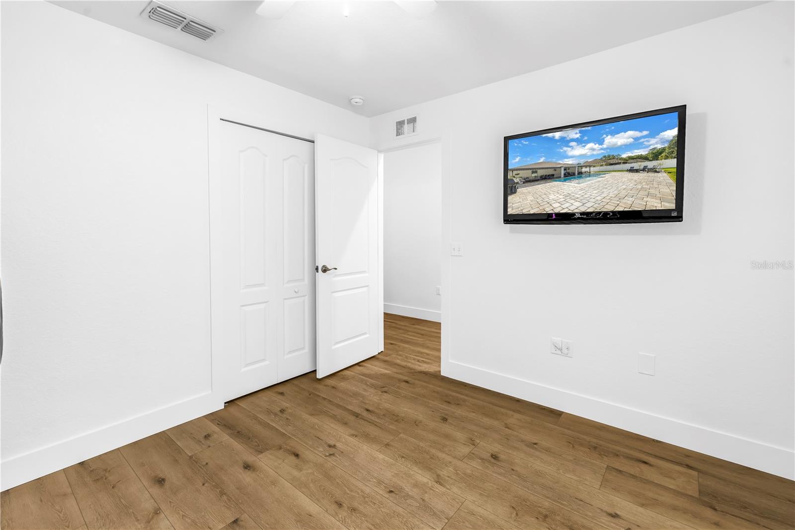 Image 24 of 47 For 6943 Makati Drive