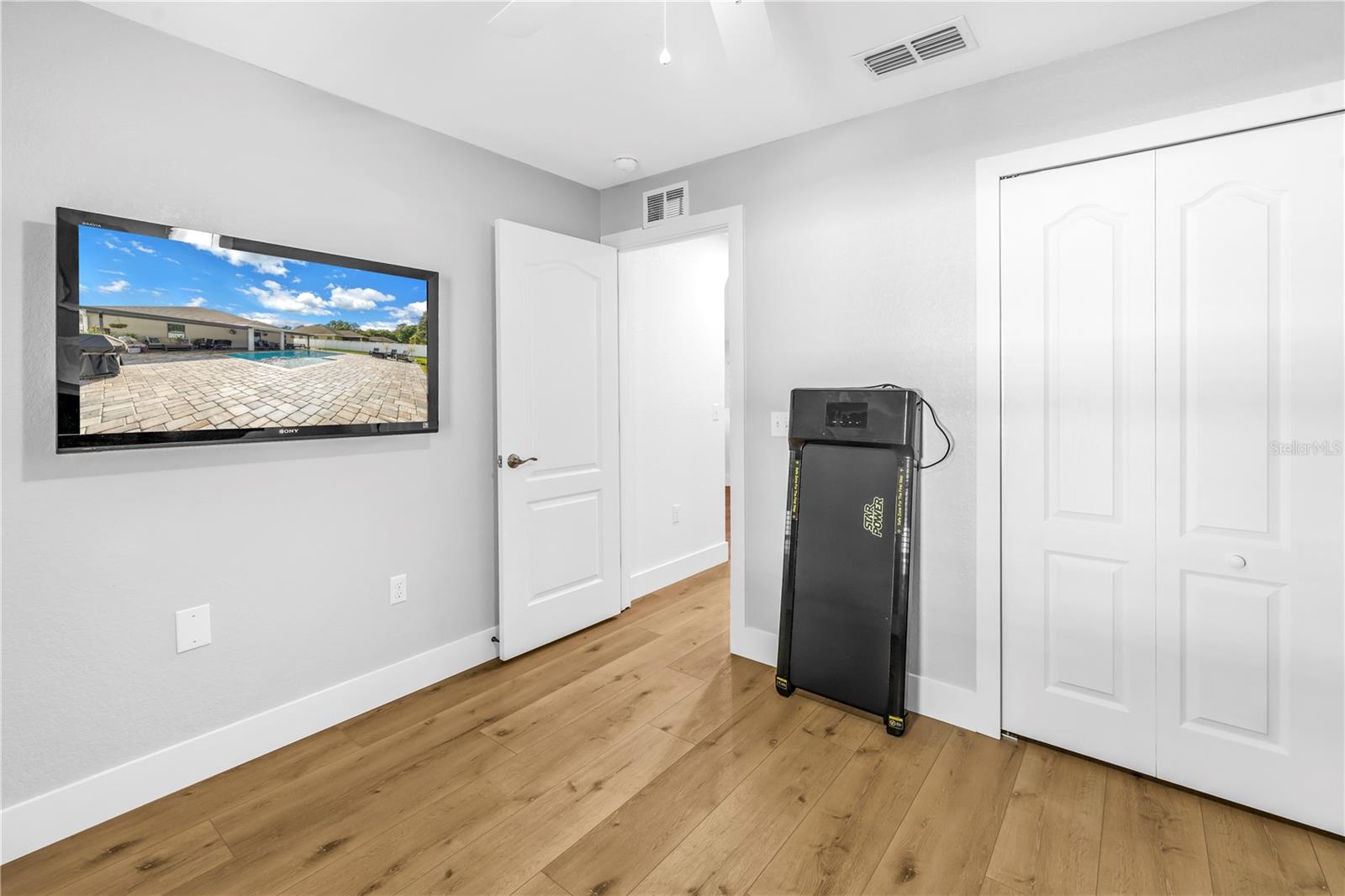 Image 31 of 47 For 6943 Makati Drive