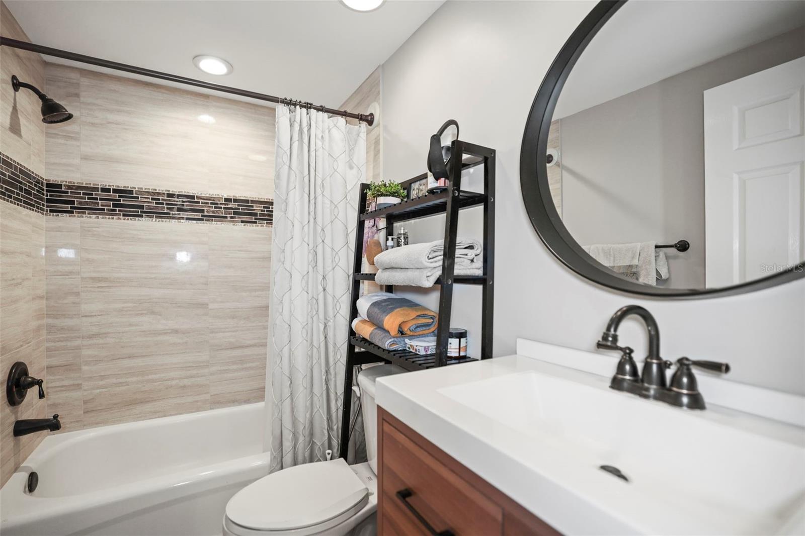 Image 11 of 42 For 6495 Shoreline Drive 8502