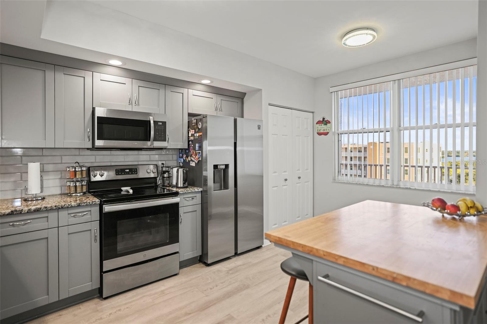 Image 4 of 42 For 6495 Shoreline Drive 8502