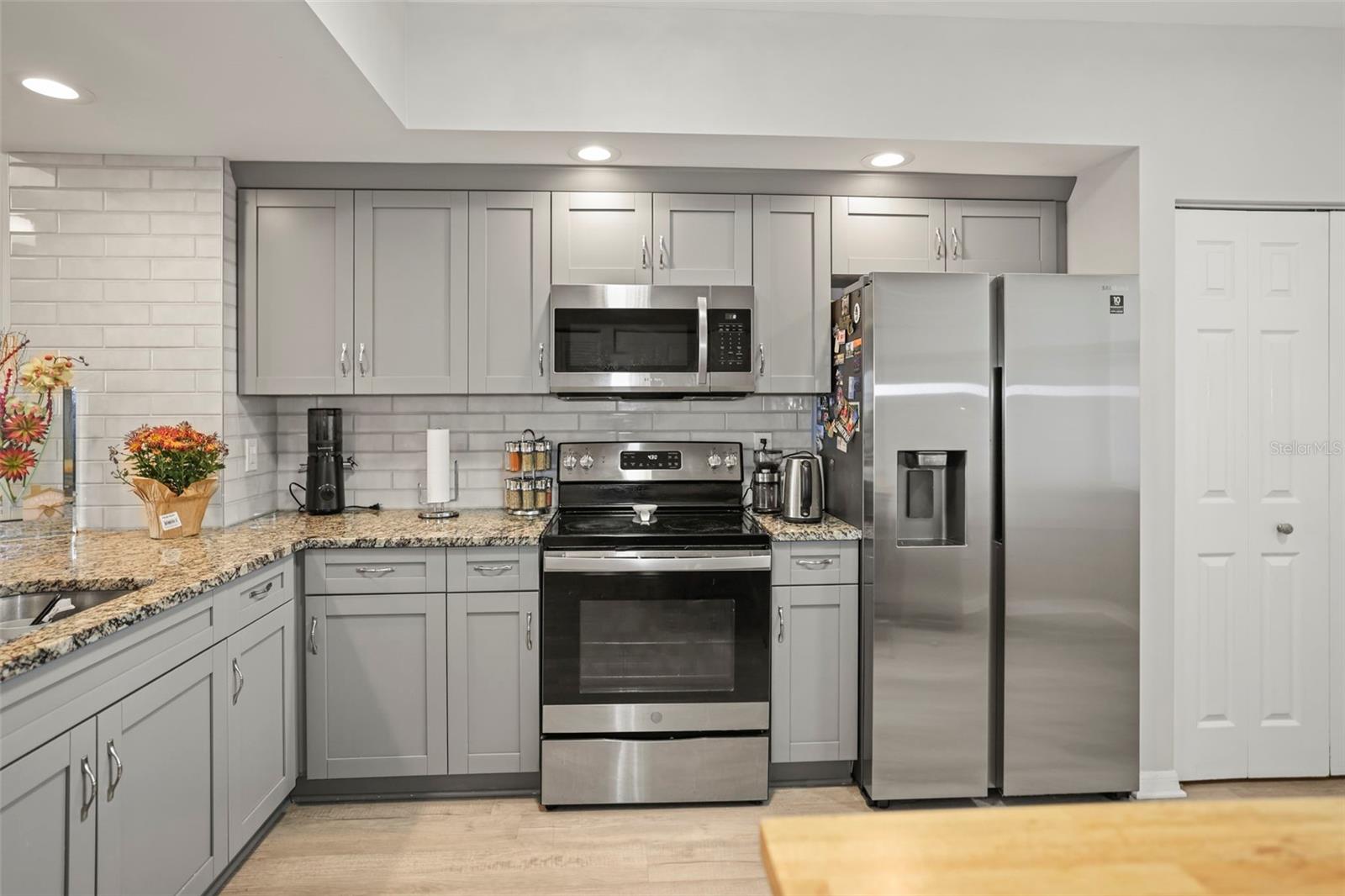 Image 5 of 42 For 6495 Shoreline Drive 8502