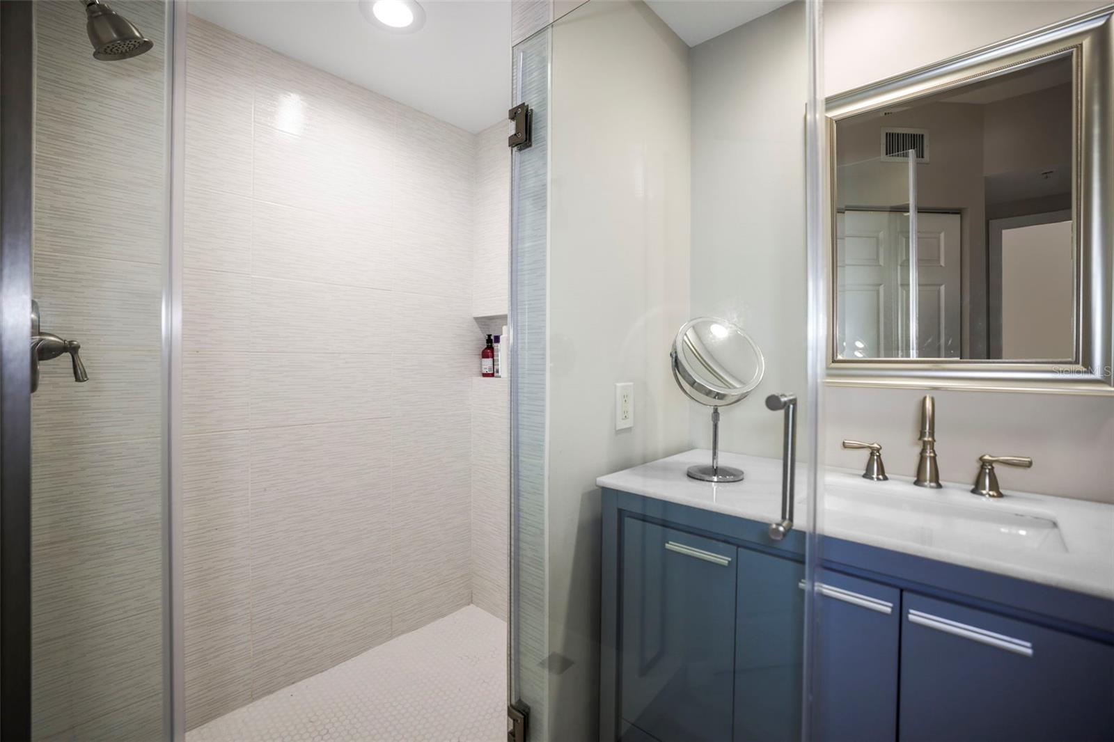 Image 8 of 42 For 6495 Shoreline Drive 8502