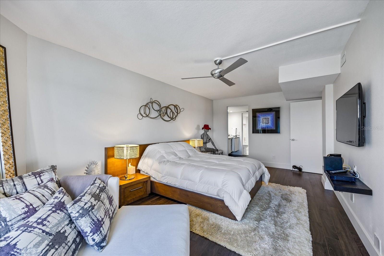 Image 33 of 66 For 1651 Sand Key Estates Court 54