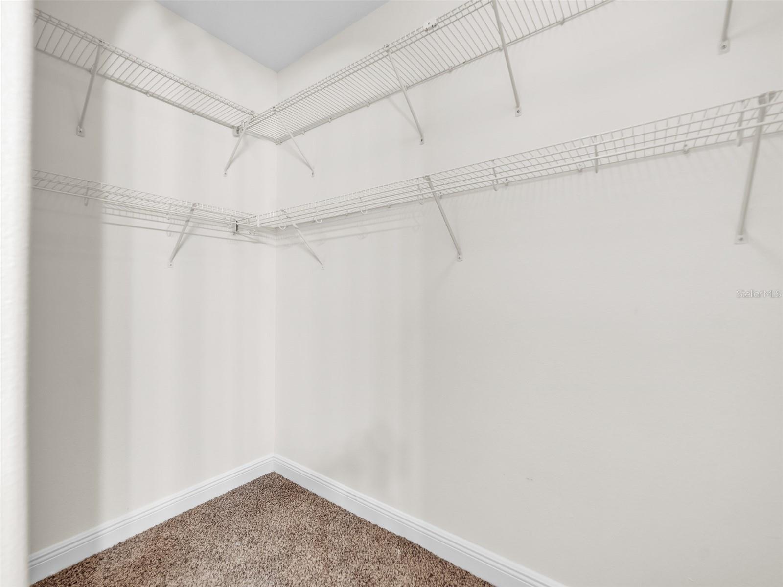 Listing photo id 15 for 6927 Surrey Hill Place