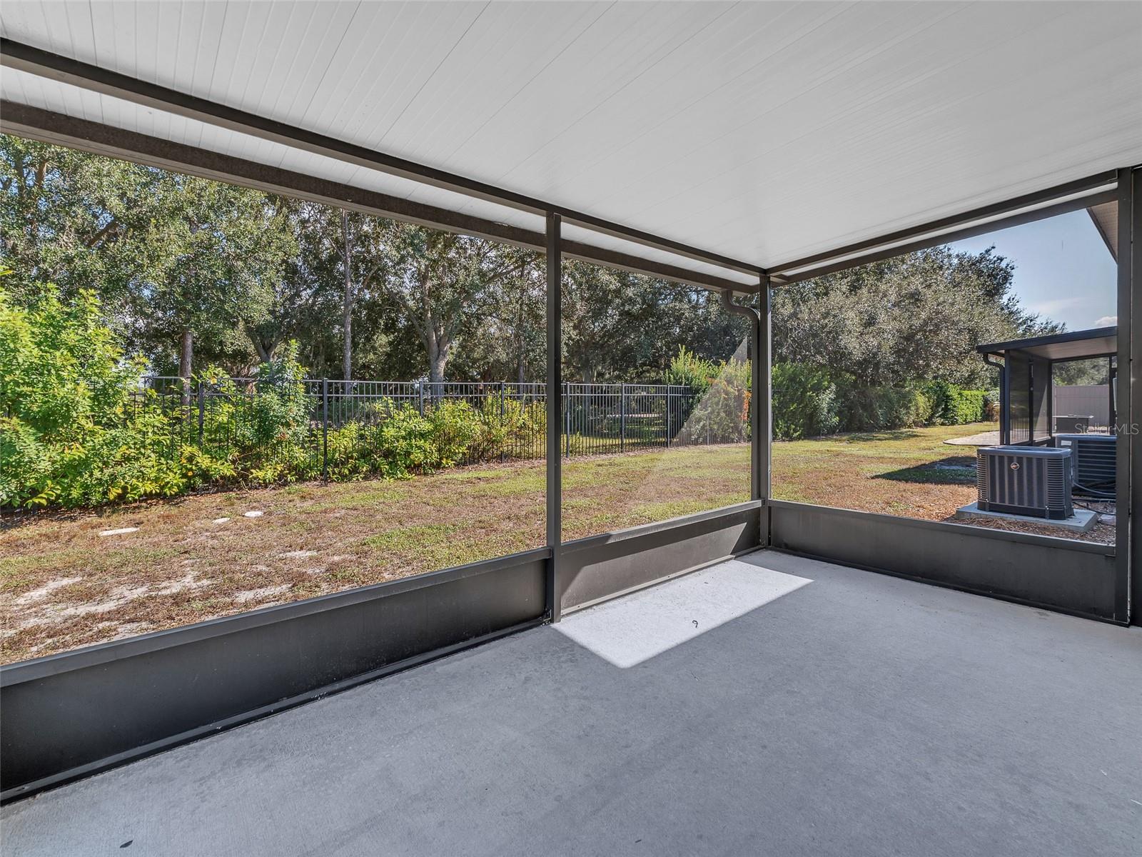 Listing photo id 20 for 6927 Surrey Hill Place