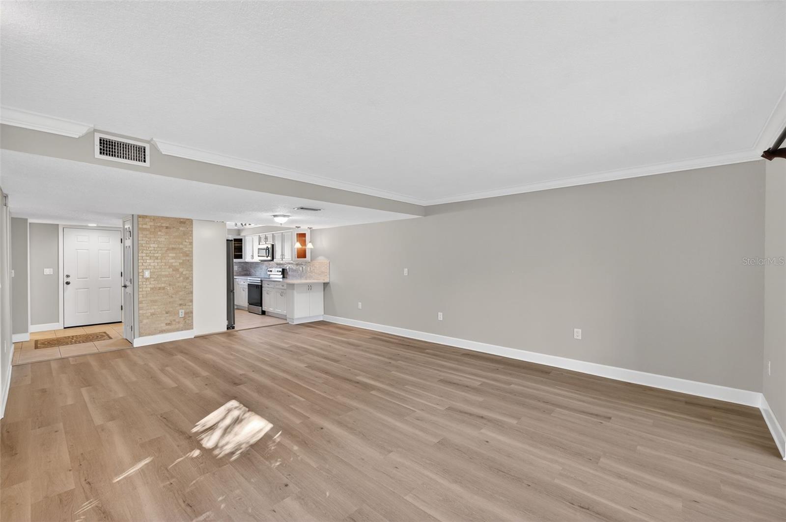 Image 16 of 71 For 13601 Frigate Court 106m