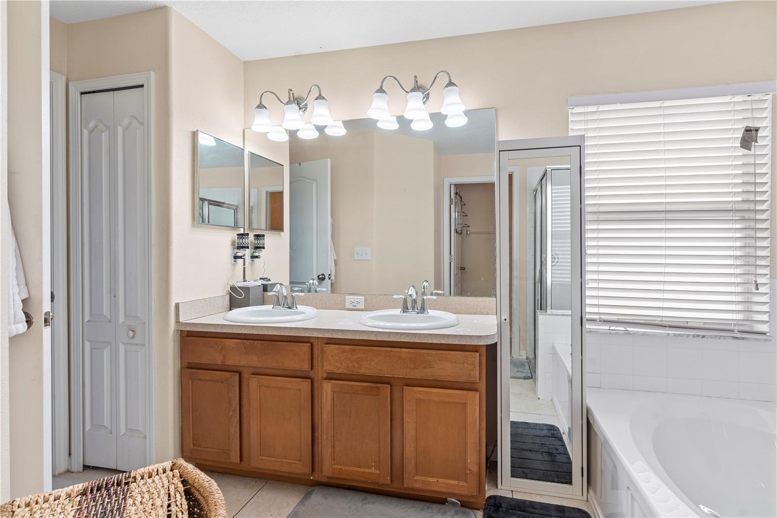 Image 18 of 41 For 4667 Hickory Stream Lane