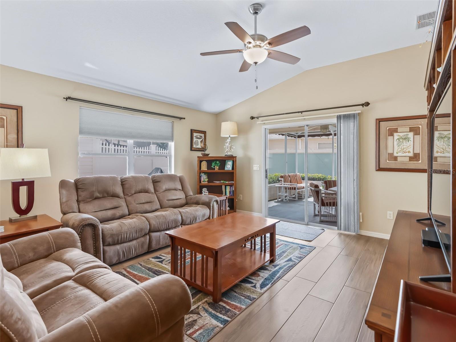 Image 14 of 40 For 978 Smyrna Street