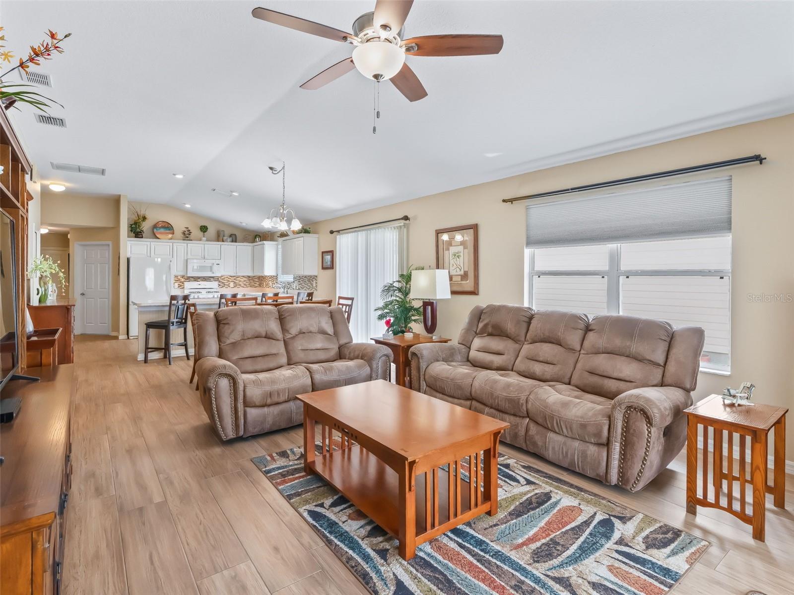 Image 15 of 40 For 978 Smyrna Street