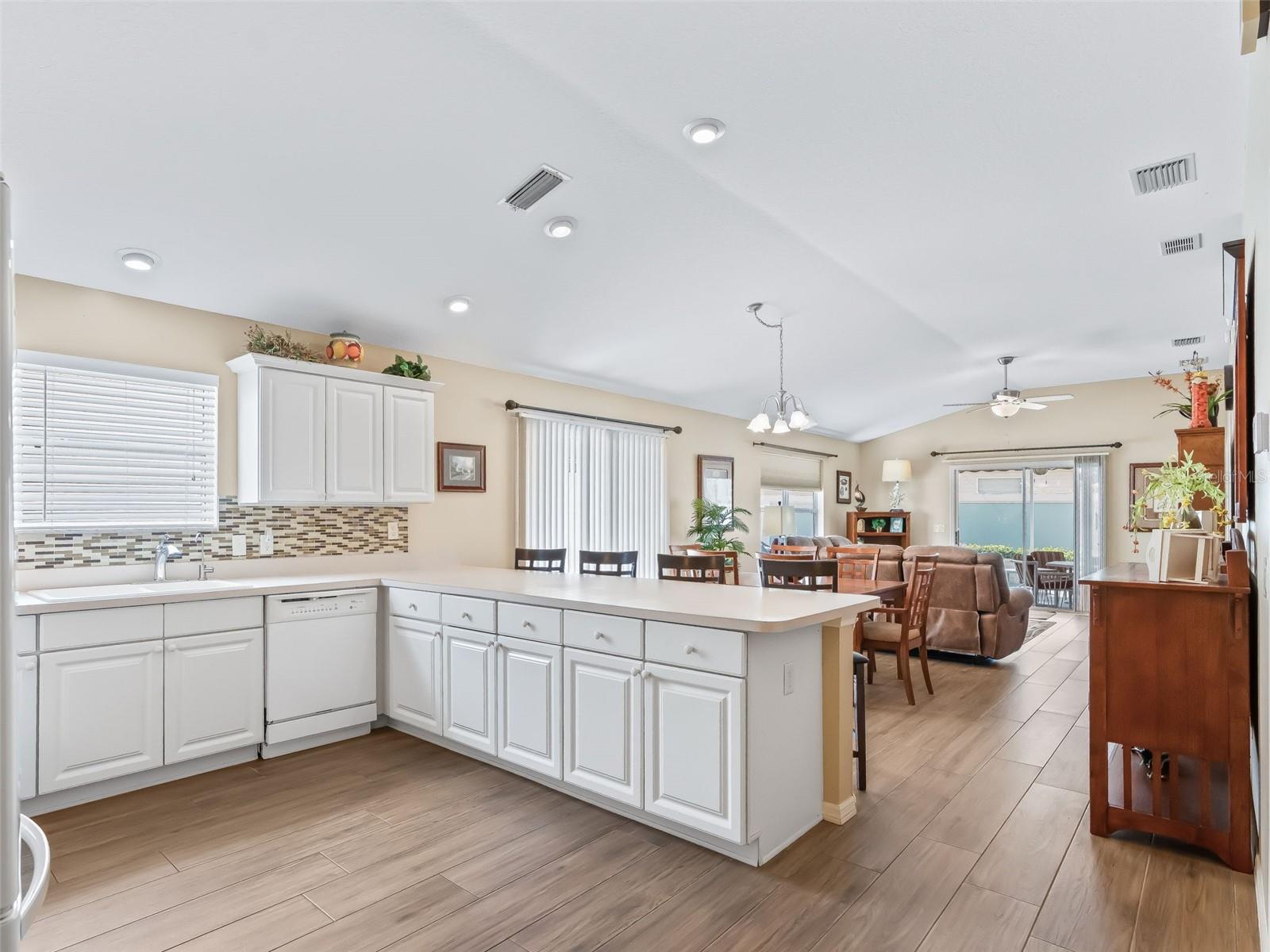 Image 7 of 40 For 978 Smyrna Street