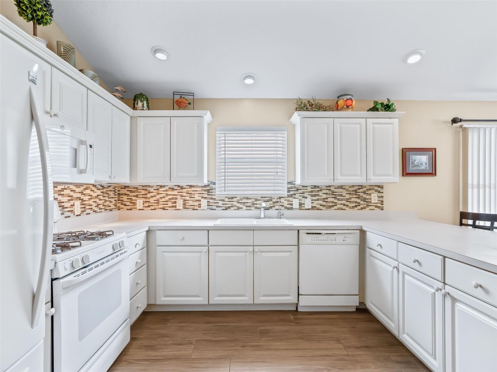 Image 8 of 40 For 978 Smyrna Street