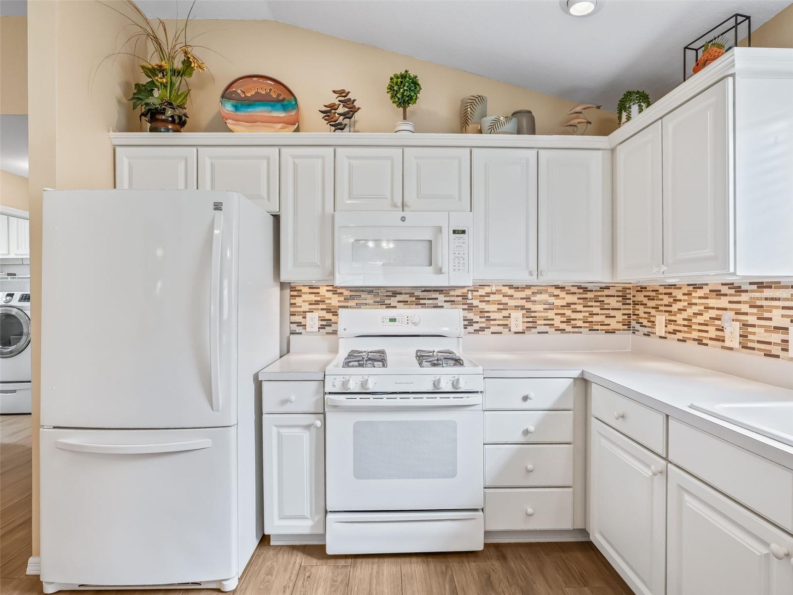 Image 9 of 40 For 978 Smyrna Street