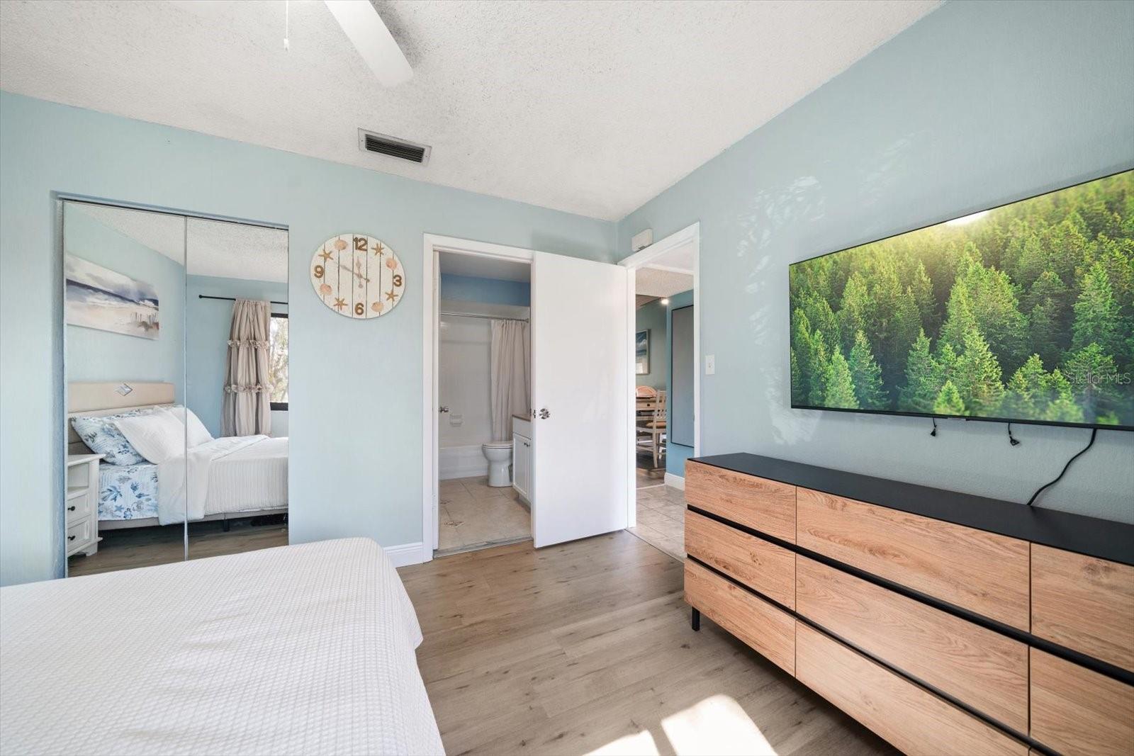 Image 17 of 35 For 9747 86th Avenue