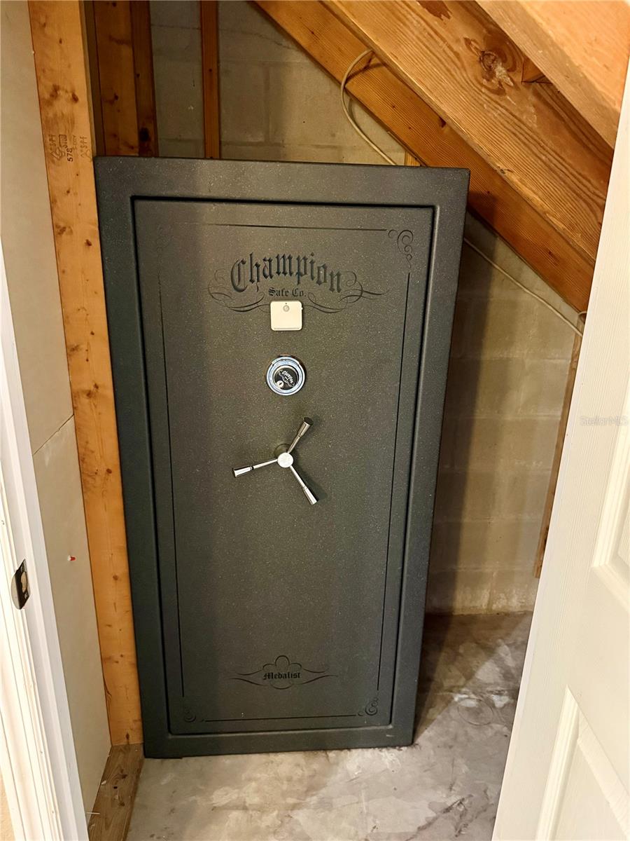 Image 23 of 26 For 6400 46th Avenue N 63