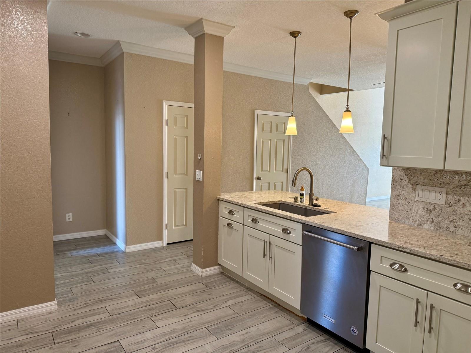 Image 5 of 26 For 6400 46th Avenue N 63